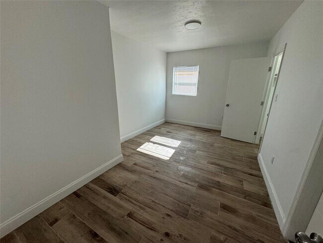 Building Photo - 2200 NE 173rd St