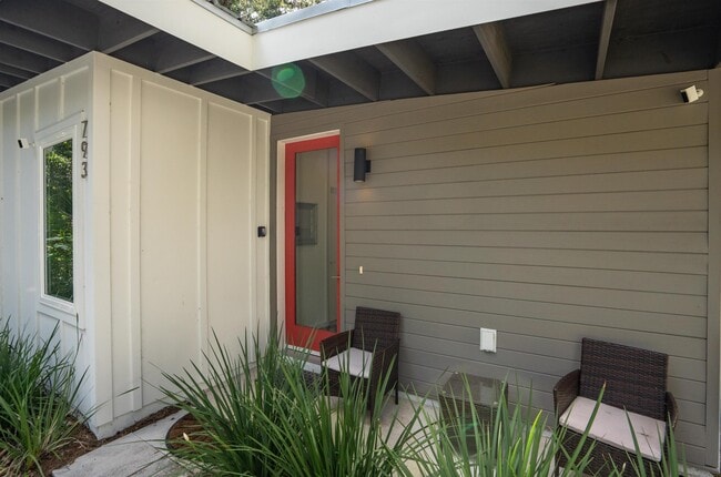 Foto del edificio - 793 Chapin St