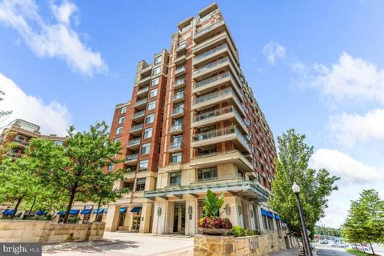 Primary Photo - Luxury Fully Furnished 2BR/2BA Corner Cond...