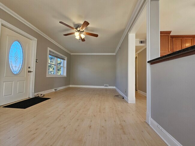 Foto del edificio - 113 E St