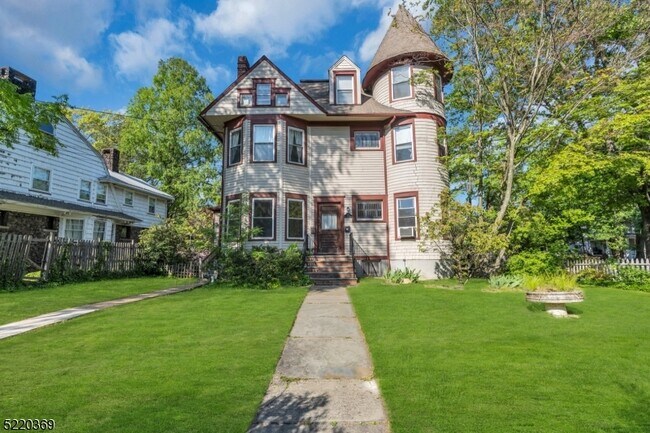 Building Photo - 531 Belvidere Ave