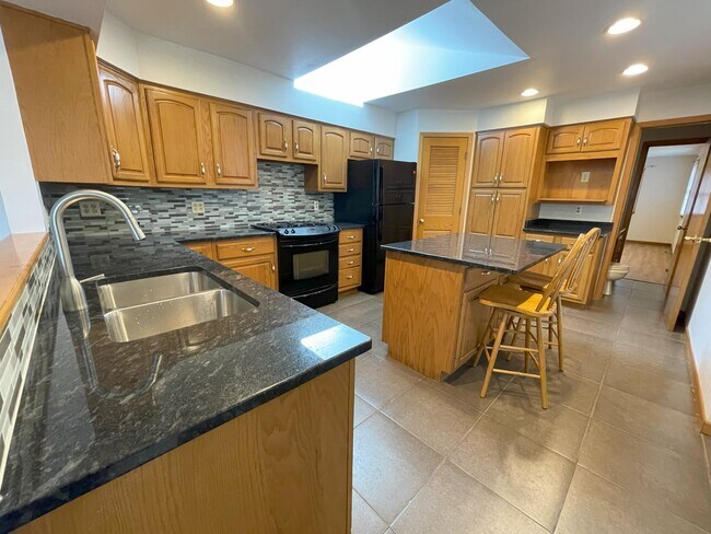 Foto del edificio - 18530 W Woodland Terrace