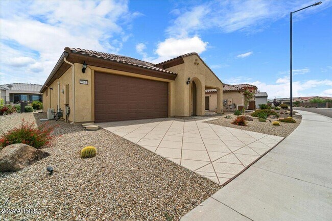 Building Photo - 26013 W Maple Dr