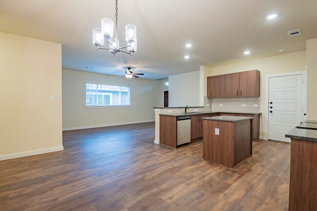 Building Photo - COMING SOON! GORGEOUS 3 BEDROOM DUPLEX LOC...