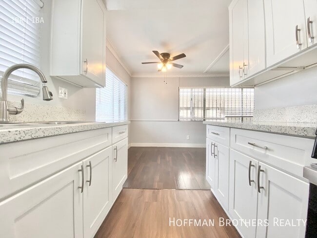 Foto del edificio - 5716 La Mirada Ave