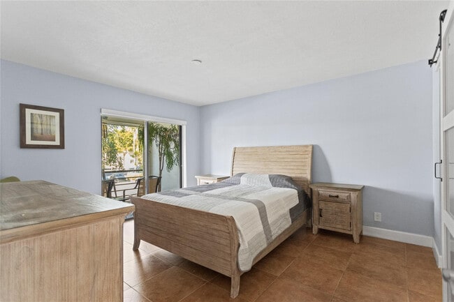 Building Photo - 2312 S Cypress Bend Dr