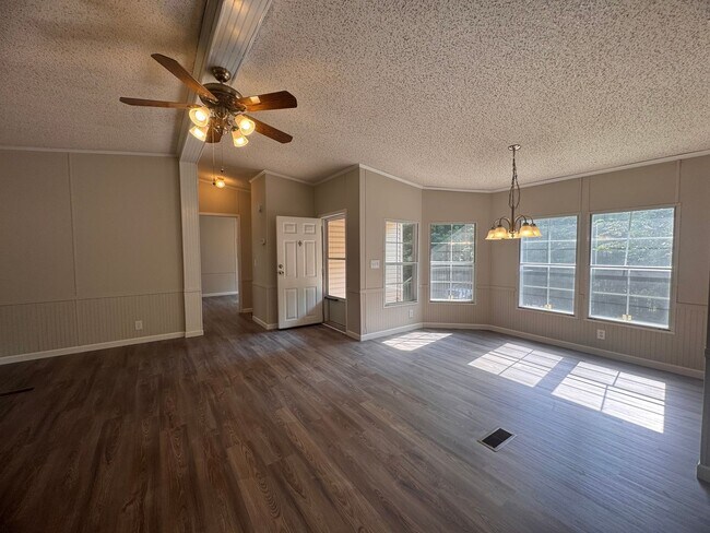 Foto del edificio - 3BR 2BA Home on almost an Acre Lot