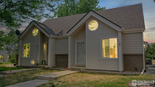 Foto del edificio - Spacious, Light-Filled Townhome in Fort Collins | 4-Bedroom Available This August