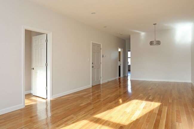 Building Photo - 102 Union Pk St