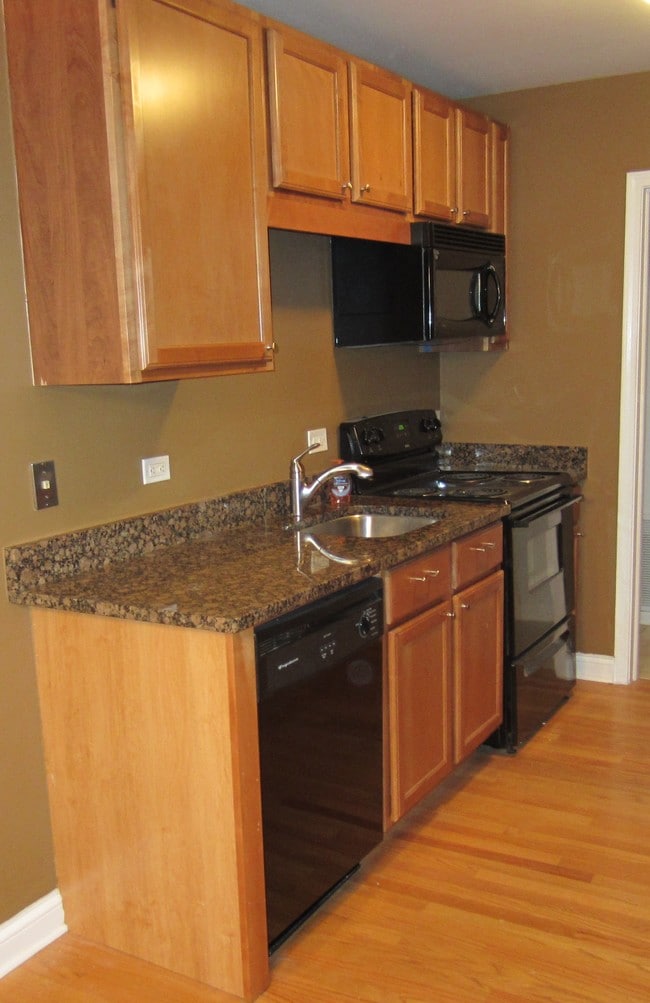 Building Photo - 5641 Circle Dr