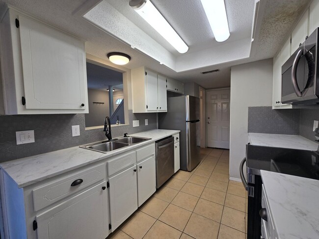 Foto del edificio - 8810 Springmail Cir