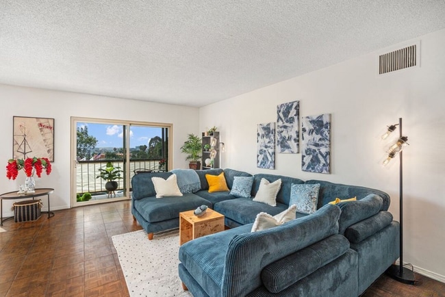 Building Photo - 1110 Hacienda Pl
