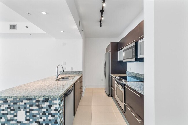 Building Photo - 951 Brickell Ave