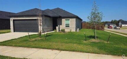 Building Photo - 1802 Boxwood Dr