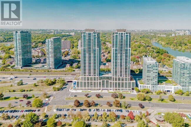 Photo du bâtiment - 1928-1928 Lake Shore Blvd W