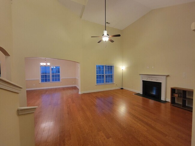 Building Photo - Beautiful 3 bedroom 2.5 bath home in Eagle...