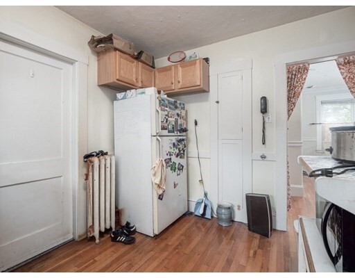 Building Photo - 99 Thorndike St