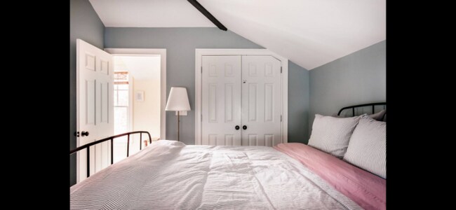 Building Photo - 20 Hilliard St NE