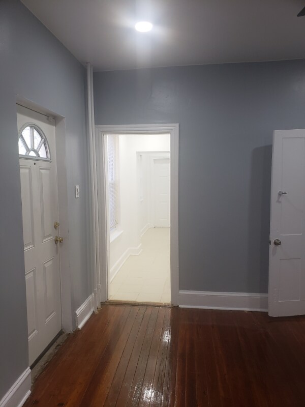 Foto del edificio - 5523 Pulaski Ave