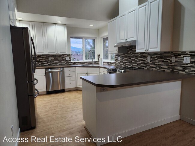 Building Photo - 4 br, 2.5 bath House - 3220 Carrington Way