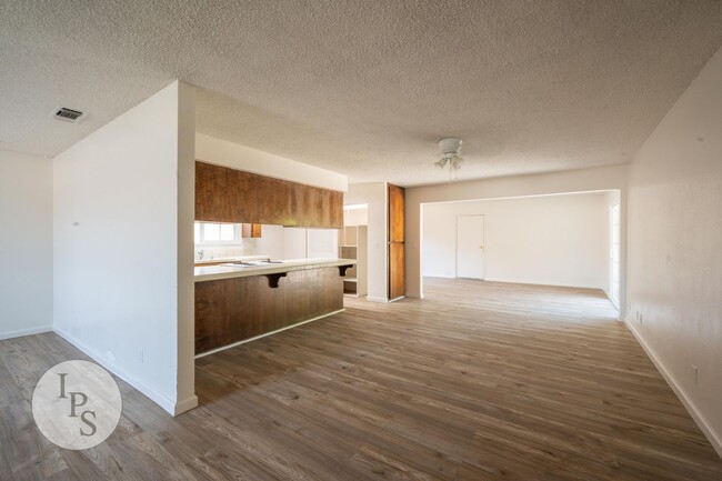 Foto del edificio - Kerman Westside Large 3 Bedroom Home, Bran...