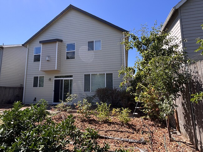 Building Photo - 4128 SW Dalton Pl