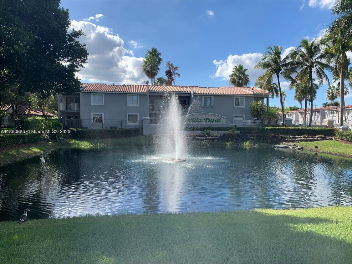 Foto principal - 4720 NW 114th Ave