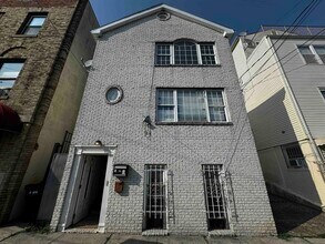 Building Photo - 26 Paterson St
