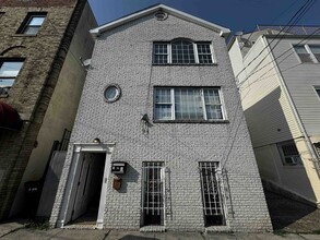 Building Photo - 26 Paterson St