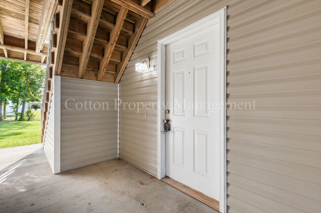 Building Photo - 2BR/2BA near downtown Burgaw, includes wat...