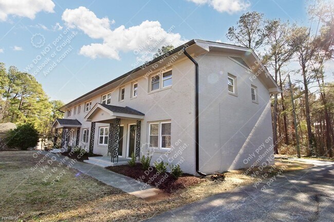 Building Photo - 2 br, 2 bath Townhome - 312 Dacian Rd A A