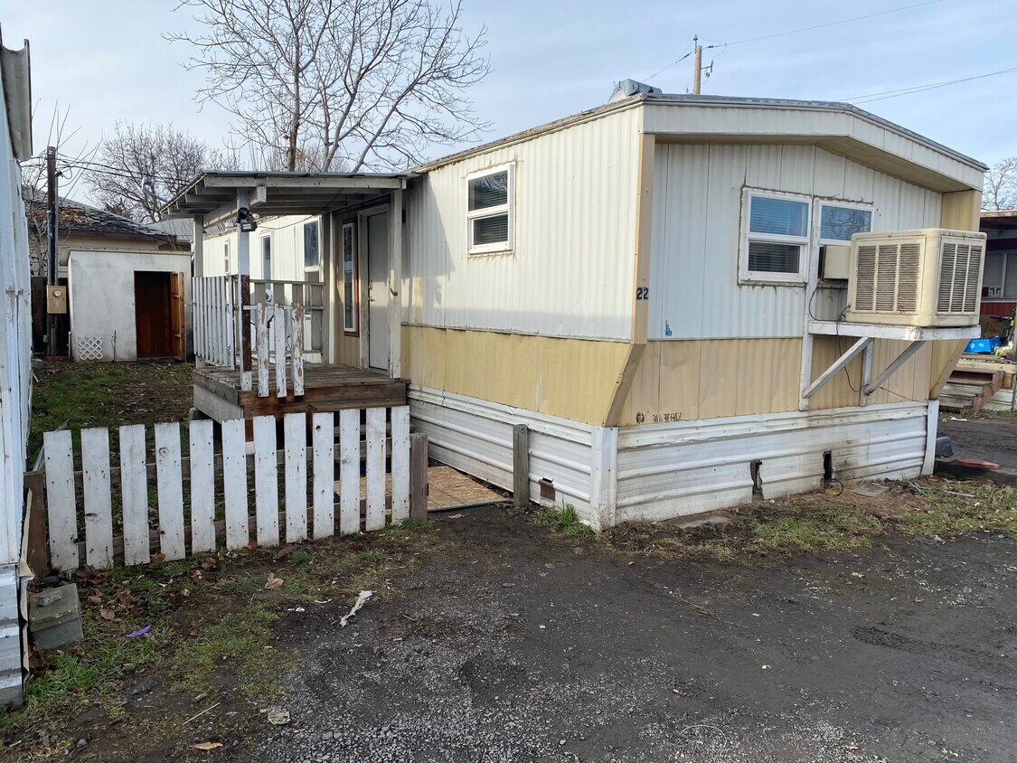 Primary Photo - 623 Cedar Ave
