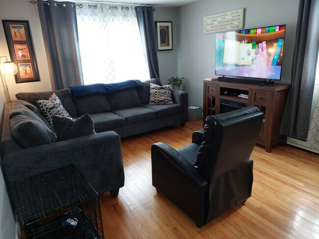 Foto del edificio - 27 Trout Brook Rd