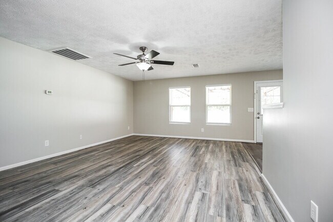 Foto del edificio - 813 Creek Oak Dr