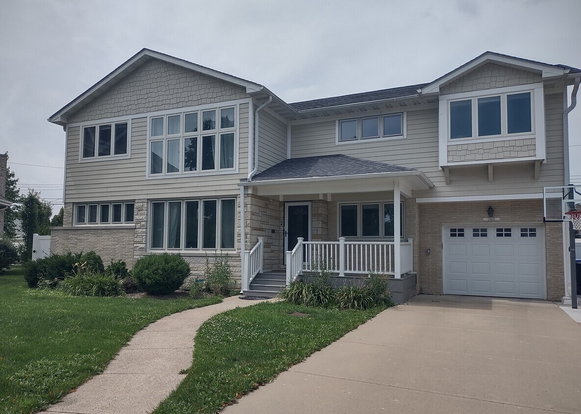 Foto principal - 5800 N Overhill Ave