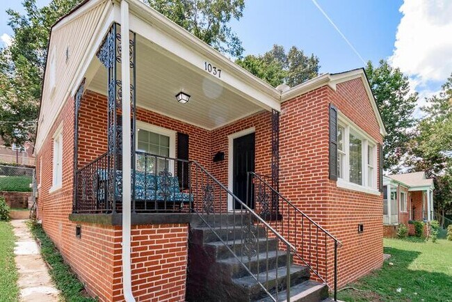 Building Photo - NOW OFFERING HALF OFF THE FIRST FULL MONTH...