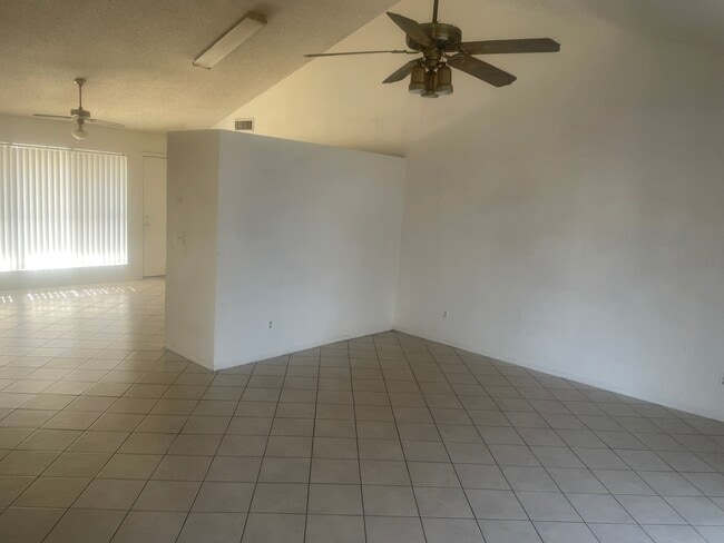 Building Photo - Four Bed Two Bath Vaulted Ceilings