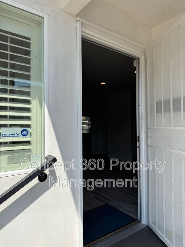Foto del edificio - 1143 W 163rd St