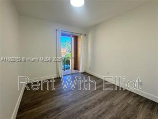 Building Photo - 5004 S Harbor Isles Dr