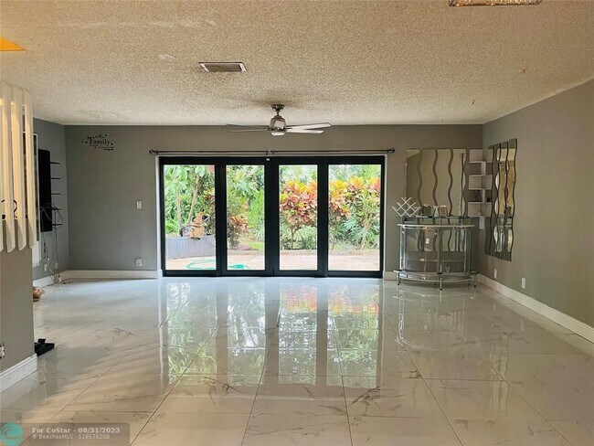 Foto del edificio - 3011 NW 48th Ave