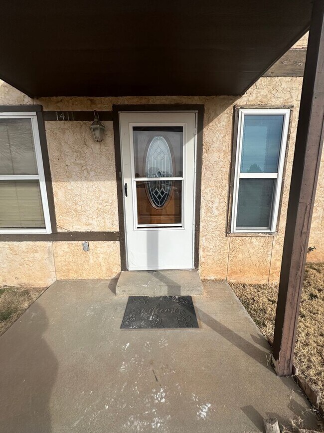 Foto del edificio - Spacious 2 Bed Condo! Fully Fence Backyard with a 1 Car Garage!