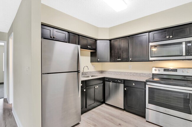 Building Photo - 700 Lee Dr