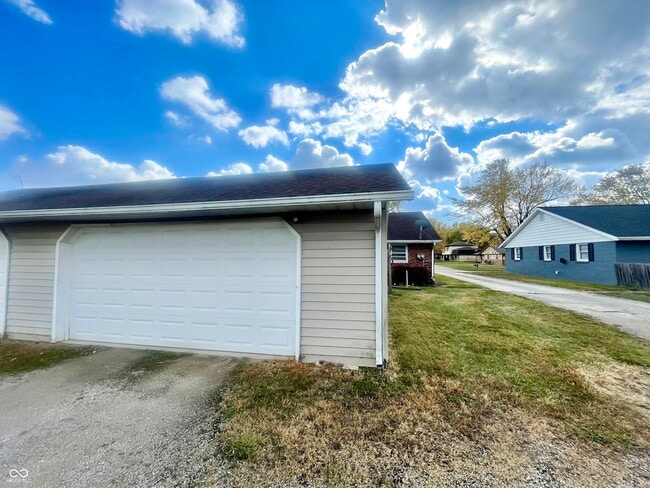 Building Photo - 3110 W Cypress Dr