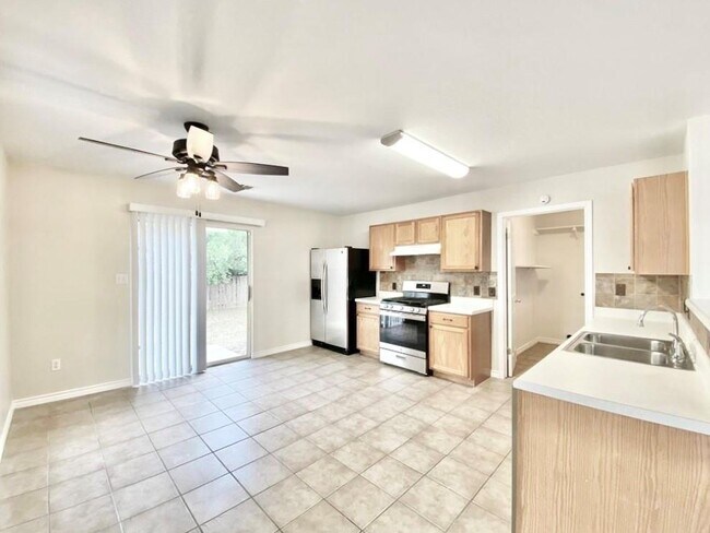 Building Photo - 708 Riverway Ln