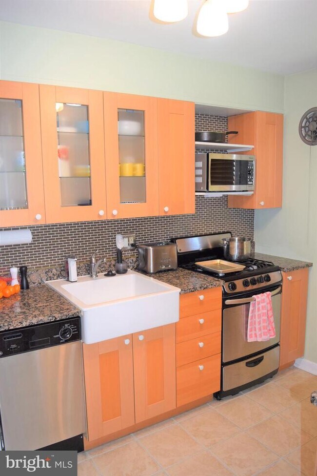 Foto del edificio - 6607 Potomac Ave