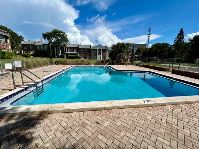 Building Photo - 5850 Cypress Gardens Blvd