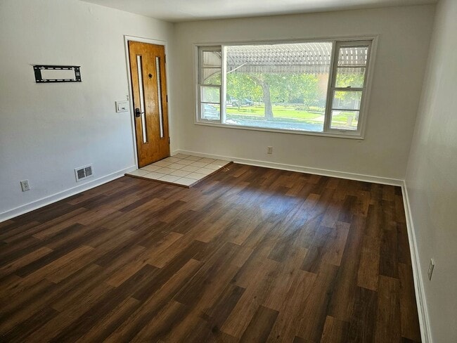 Foto del edificio - 1300 E Duplex