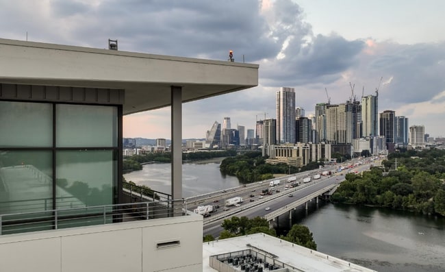 Building Photo - 1300 E Riverside Dr Building Photo - 1300 E Riverside Dr