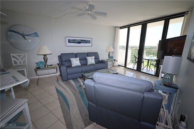 Foto del edificio - 58 N Collier Blvd