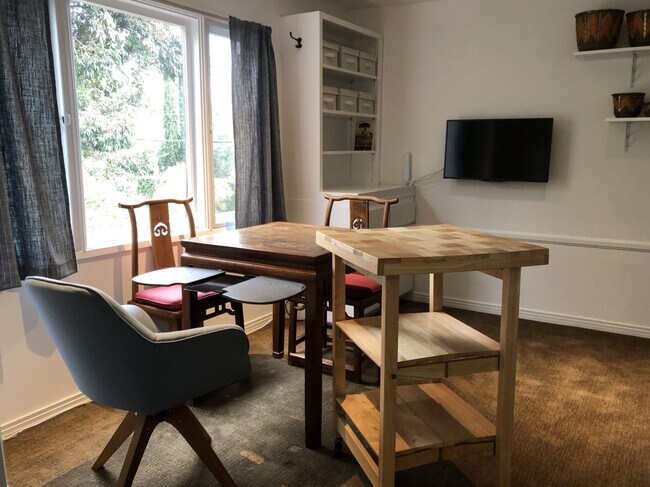 Pull out keyboard tray & mobile table - 2253 Glendon Ave